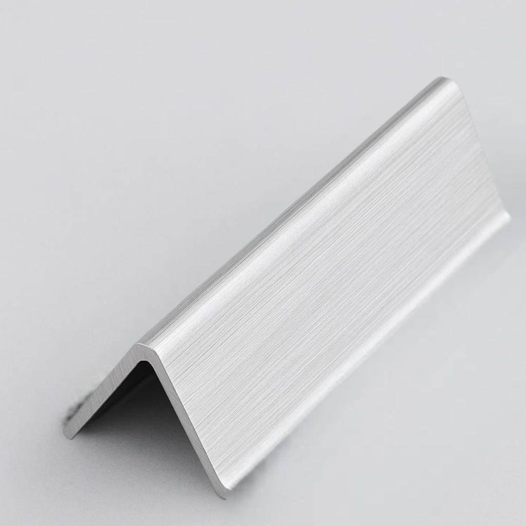 Уголок стальной горячекатаный равнополочный 20х20х3 мм ст3 ГОСТ 8509-93